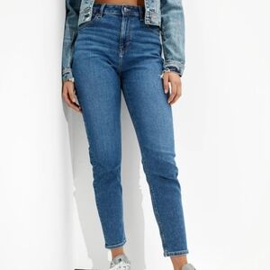 American Eagle Mom Jeans size 4 Regular
